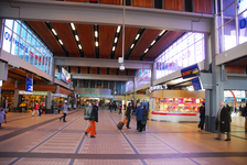 900033 Gezicht in de Stationshal van het Centraal Station te Utrecht.